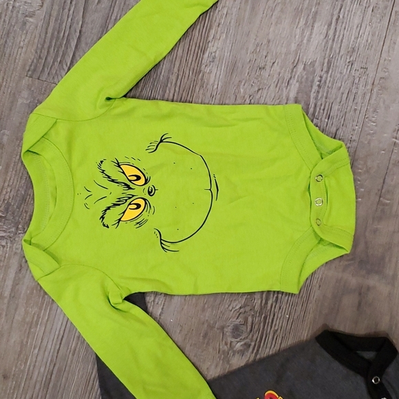 The Grinch Set of 2 Onesies Size 0 to 3 Months - Picture 2 of 3